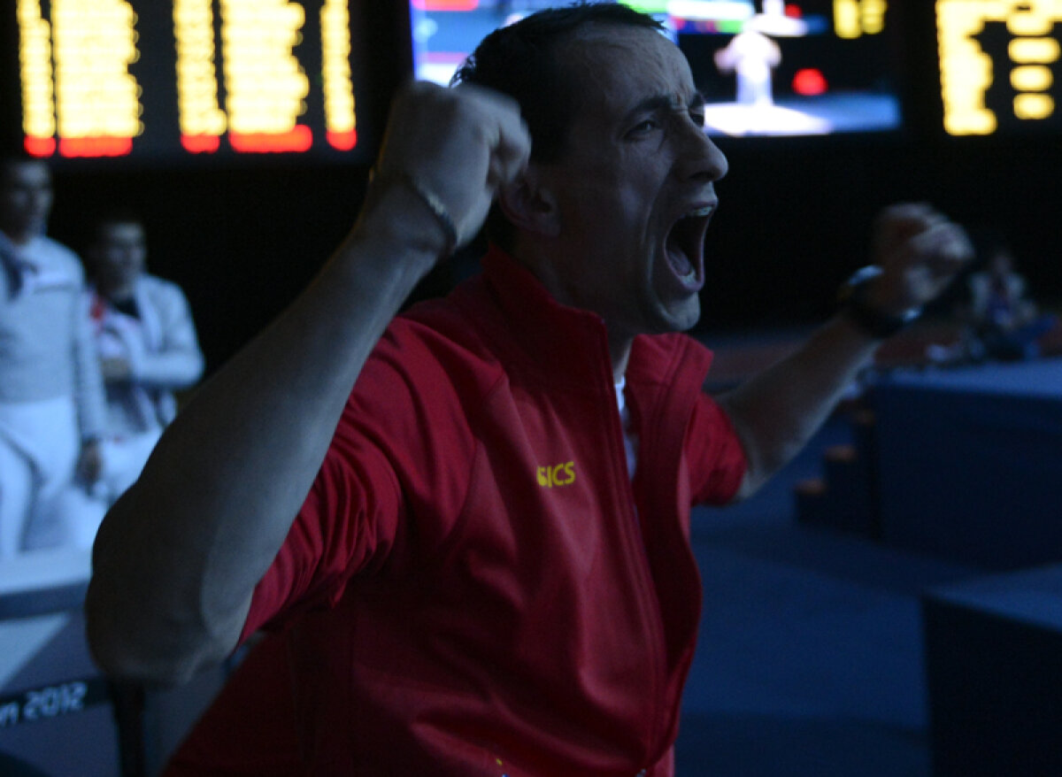 Istoria care nu vrea să asculte » Echipa masculină de scrimă a ajuns pînă în finala JO, pe care au cedat-o în faţa Coreei de Sud, scor 26-45