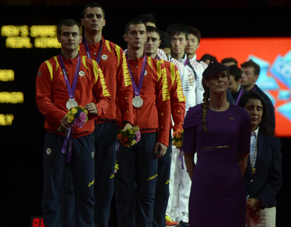 Istoria care nu vrea să asculte » Echipa masculină de scrimă a ajuns pînă în finala JO, pe care au cedat-o în faţa Coreei de Sud, scor 26-45