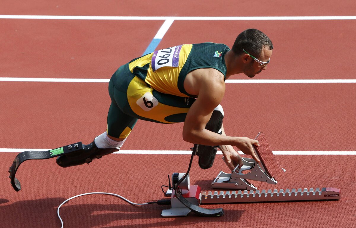 FOTO ADMIRABIL! Pistorius a terminat pe locul doi seriile la 400 de metri şi e în semifinale