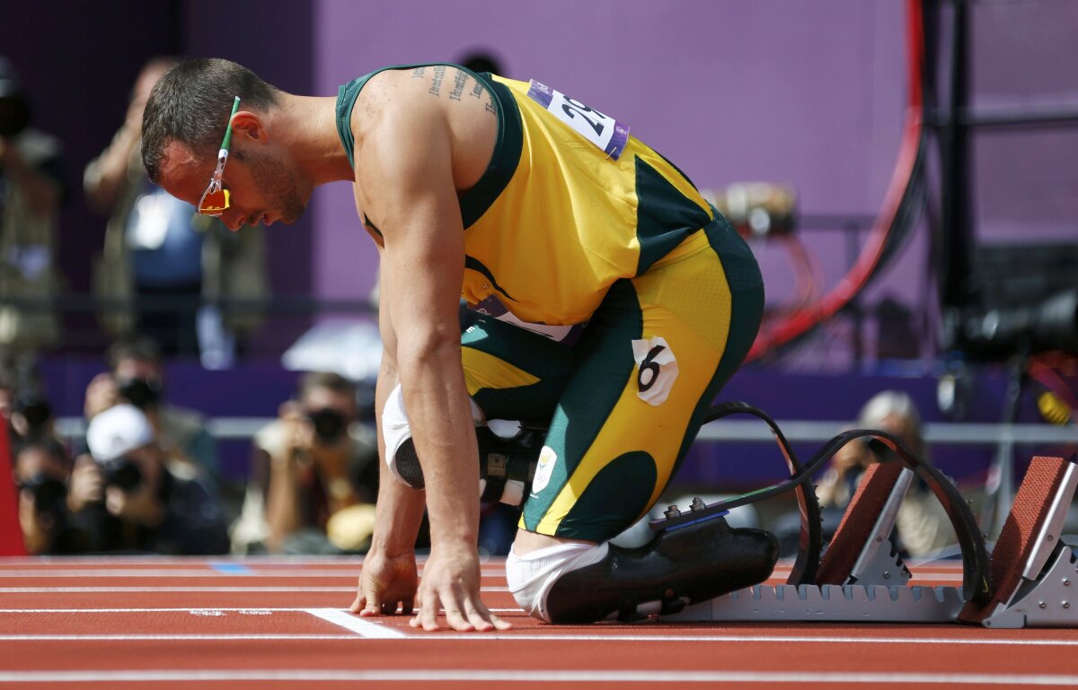 FOTO ADMIRABIL! Pistorius a terminat pe locul doi seriile la 400 de metri şi e în semifinale