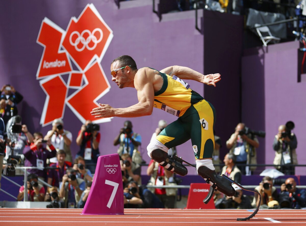 FOTO ADMIRABIL! Pistorius a terminat pe locul doi seriile la 400 de metri şi e în semifinale