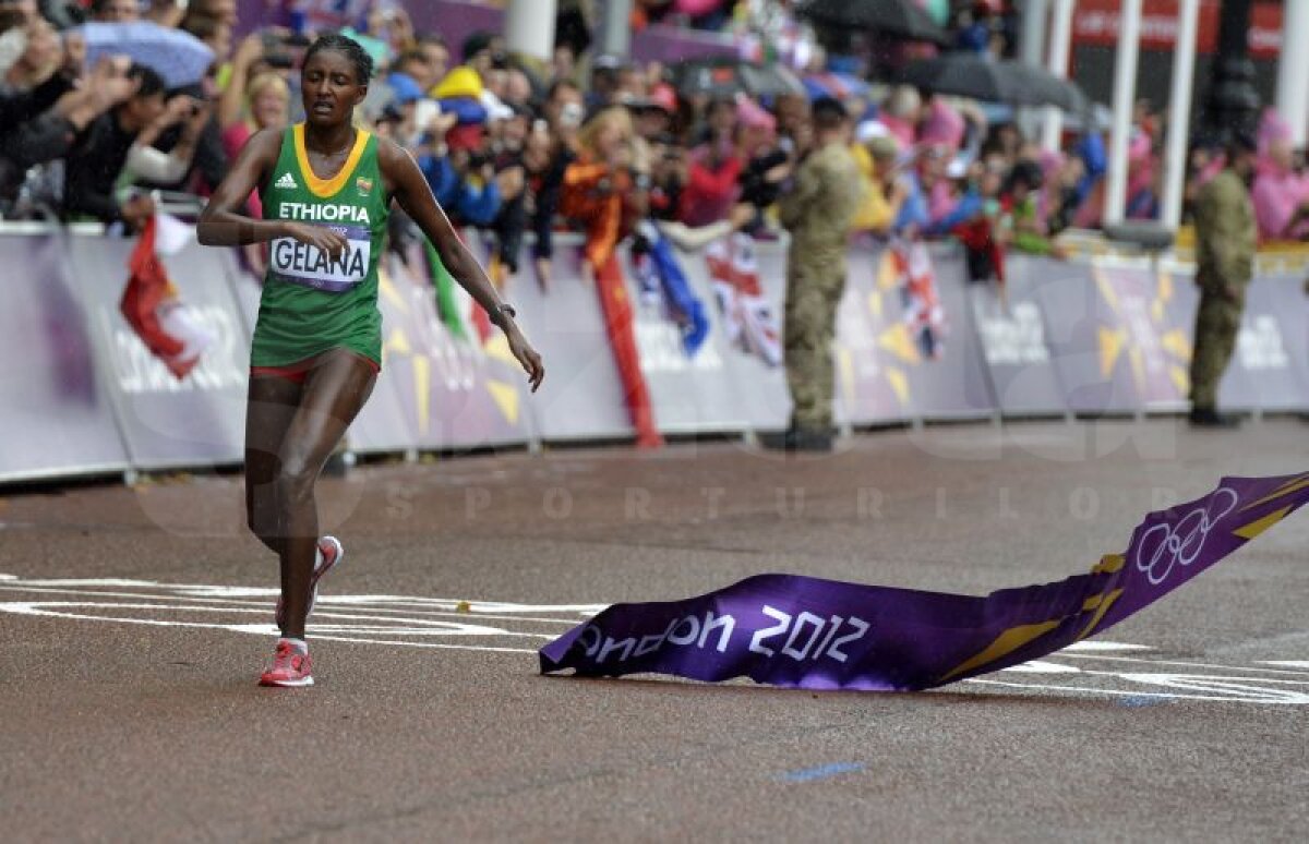 GALERIE FOTO » Tiki Gelana e noua campioană olimpică la maraton! Şimon pe 45, Diţă pe 86!