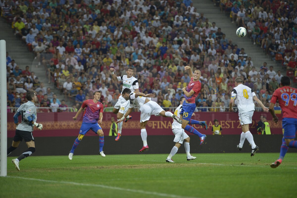 VIDEO&FOTO Festin după un an » Steaua a făcut show cu ”studenţii” clujeni: 5-1. Rocha şi Tănase au realizat ”duble”