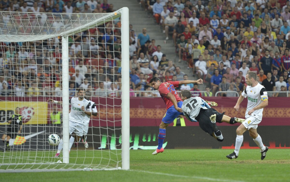 VIDEO&FOTO Festin după un an » Steaua a făcut show cu ”studenţii” clujeni: 5-1. Rocha şi Tănase au realizat ”duble”