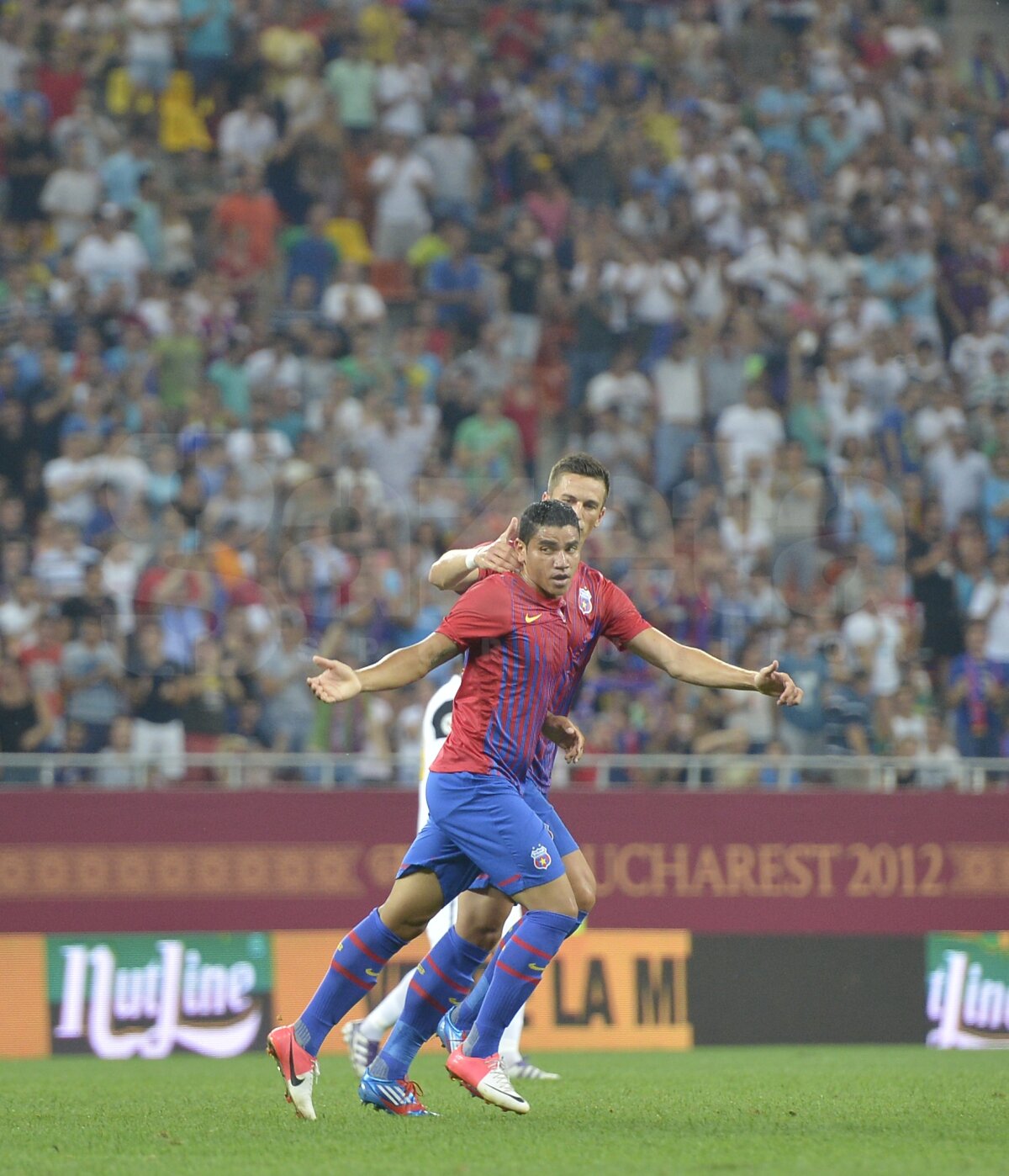 VIDEO&FOTO Festin după un an » Steaua a făcut show cu ”studenţii” clujeni: 5-1. Rocha şi Tănase au realizat ”duble”