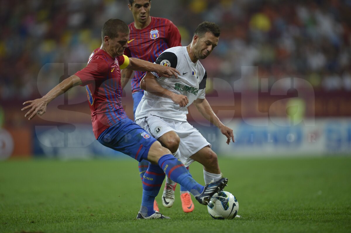 VIDEO&FOTO Festin după un an » Steaua a făcut show cu ”studenţii” clujeni: 5-1. Rocha şi Tănase au realizat ”duble”