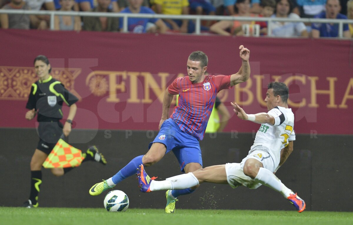 VIDEO&FOTO Festin după un an » Steaua a făcut show cu ”studenţii” clujeni: 5-1. Rocha şi Tănase au realizat ”duble”