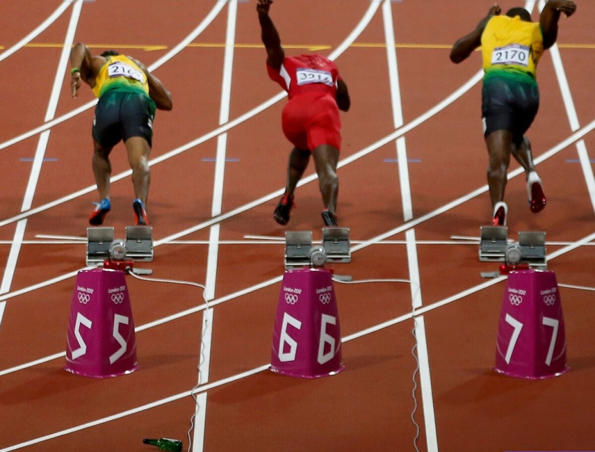 FOTO şi VIDEO Sticla cu bucluc » Un bărbat a fost arestat la finala de 100 de metri băieţi. Vezi de ce