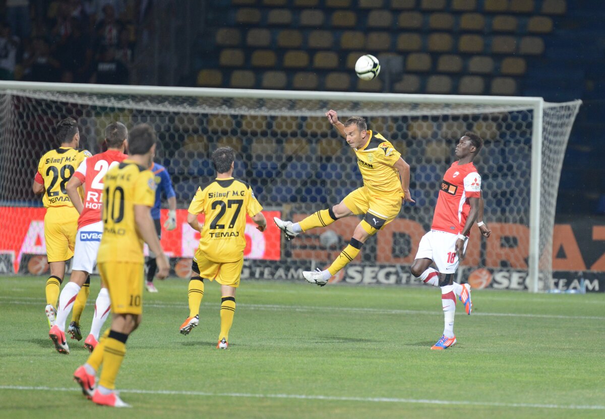 FOTO şi VIDEO FC Braşov - Dinamo 2-2 » Roş-albii nu reuşesc să rupă blestemul de sub Tmîpa