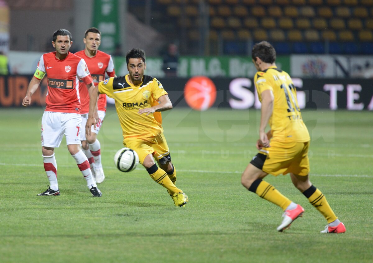 FOTO şi VIDEO FC Braşov - Dinamo 2-2 » Roş-albii nu reuşesc să rupă blestemul de sub Tmîpa