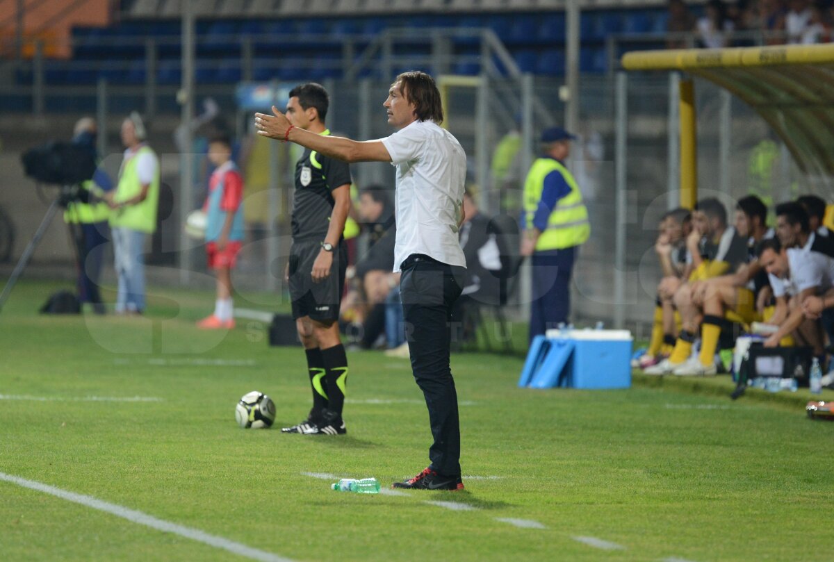 FOTO şi VIDEO FC Braşov - Dinamo 2-2 » Roş-albii nu reuşesc să rupă blestemul de sub Tmîpa