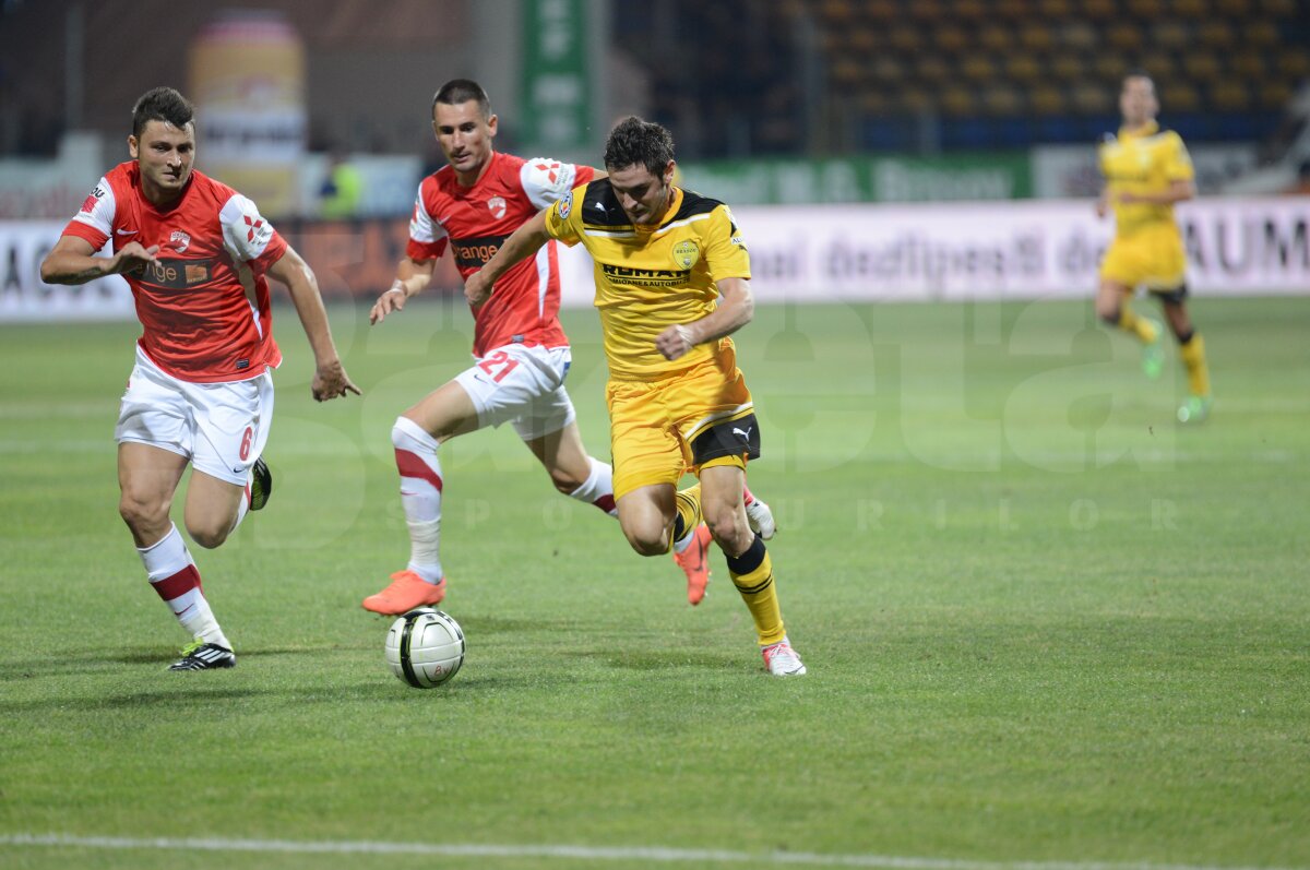 FOTO şi VIDEO FC Braşov - Dinamo 2-2 » Roş-albii nu reuşesc să rupă blestemul de sub Tmîpa