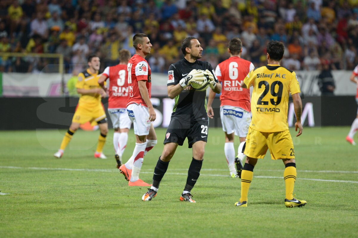 FOTO şi VIDEO FC Braşov - Dinamo 2-2 » Roş-albii nu reuşesc să rupă blestemul de sub Tmîpa