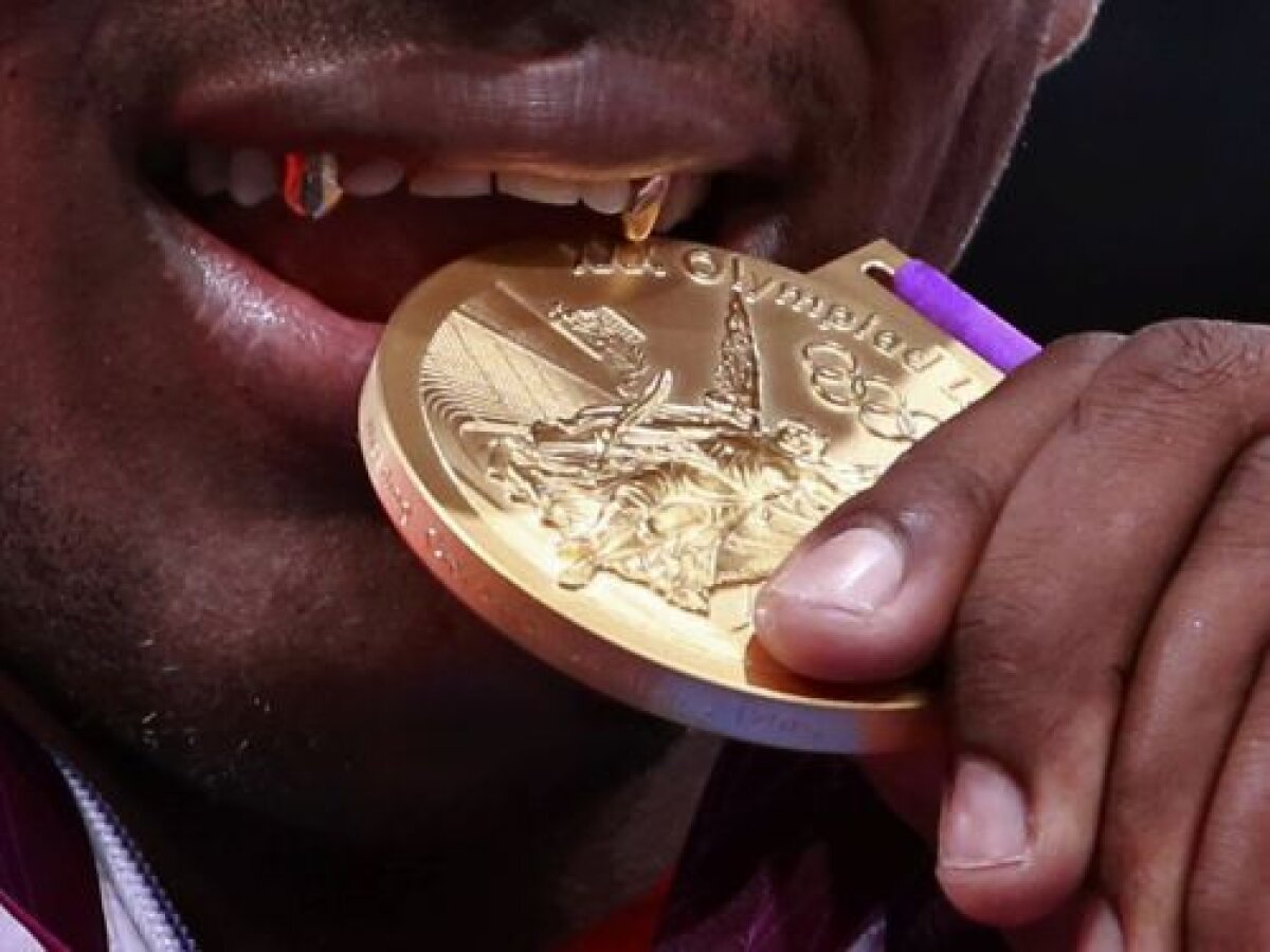 FOTO Striptease! » Moment inedit la beach-volleyball