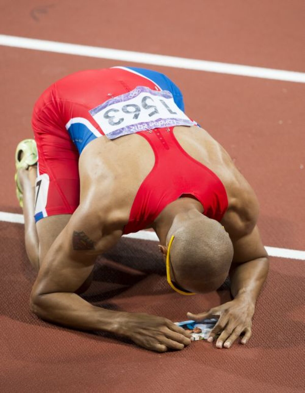 FOTO Striptease! » Moment inedit la beach-volleyball