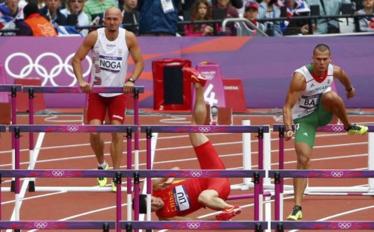 FOTO Striptease! » Moment inedit la beach-volleyball