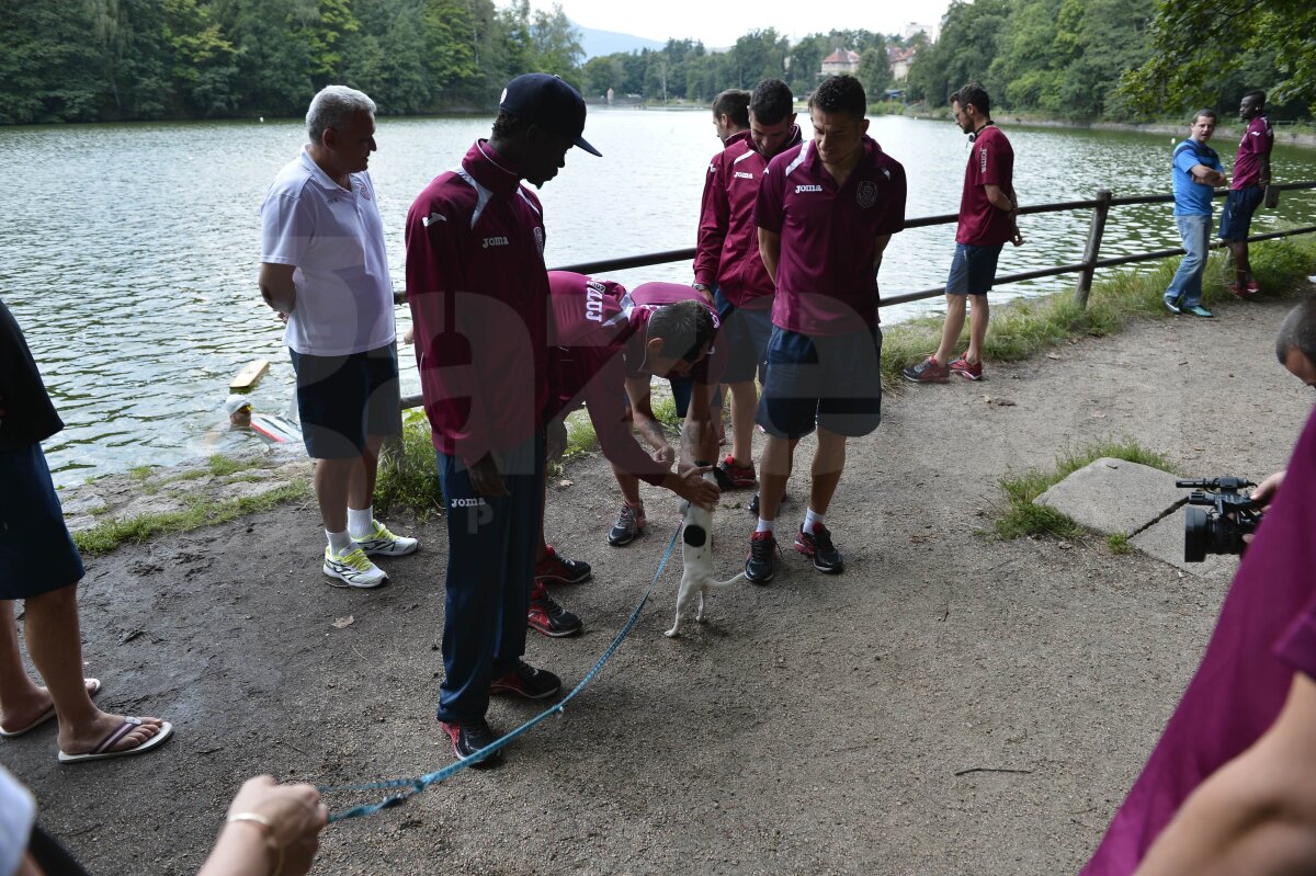 FOTO Înainte de meciul cu Liberec, jucătorii lui CFR au îmblînzit cîini