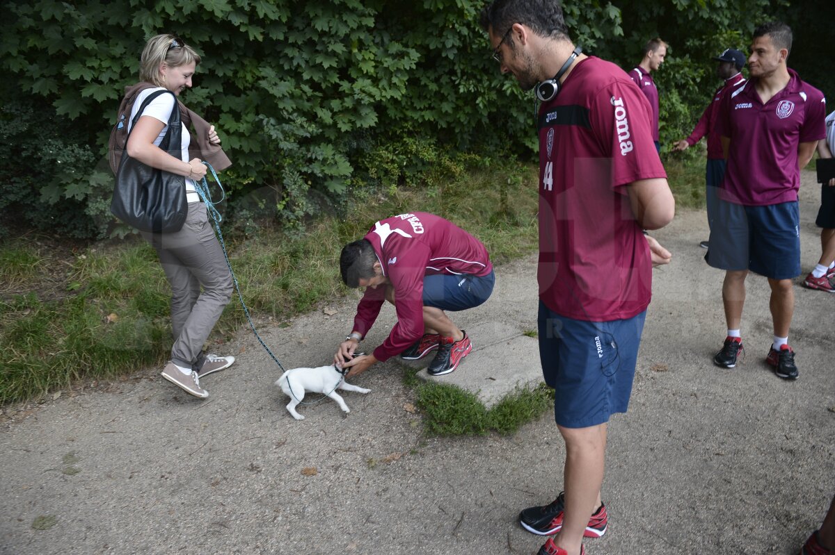 FOTO Înainte de meciul cu Liberec, jucătorii lui CFR au îmblînzit cîini