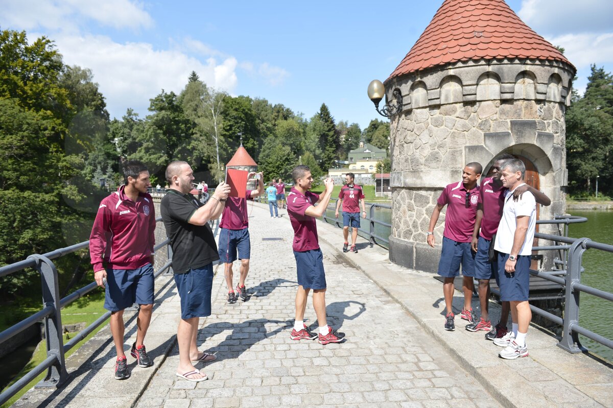 FOTO Înainte de meciul cu Liberec, jucătorii lui CFR au îmblînzit cîini