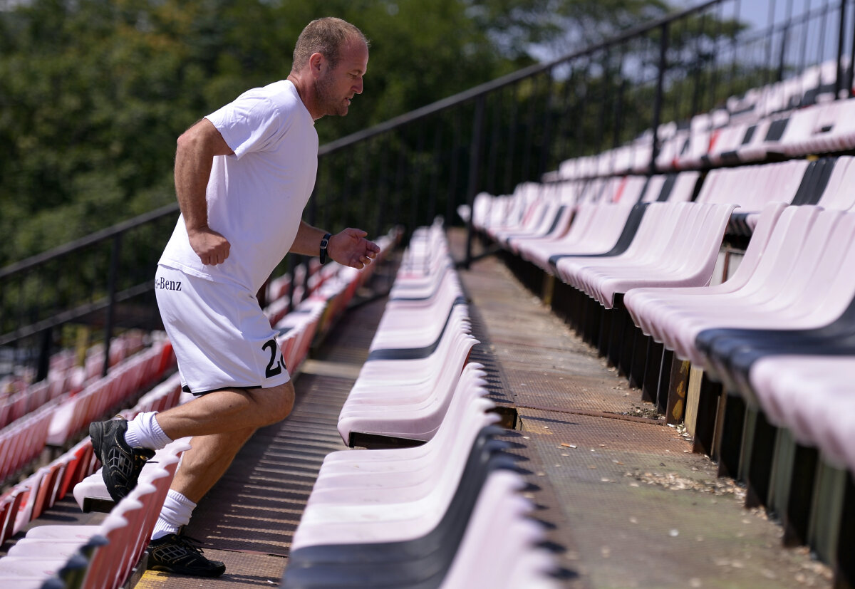 Antrenorul de la Spartak Trnava: "Regret că nu jucăm pe nisipul de la Bucureşti!"