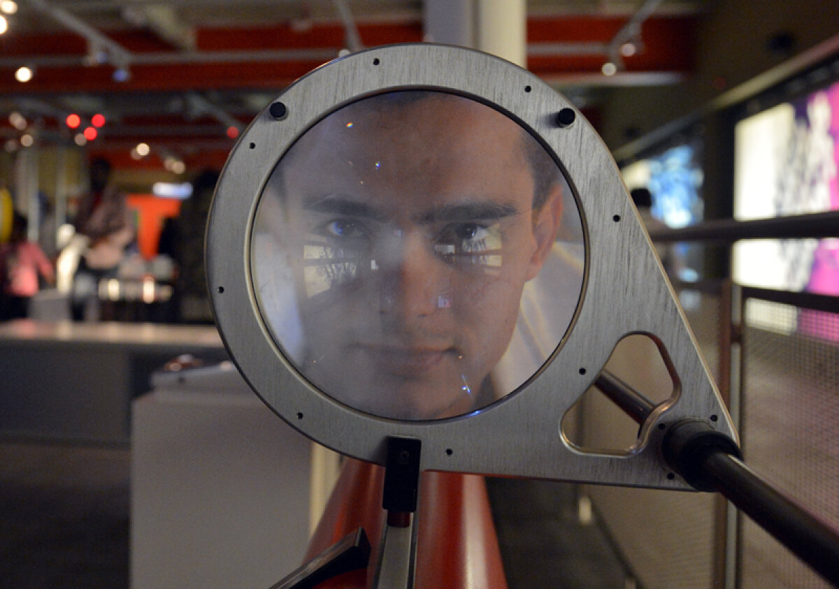 FOTO Lumea văzută prin lentilă » Sabrerii medaliaţi cu argint la Londra au petrecut aproape două ore pasionante la Muzeul Ştiinţei