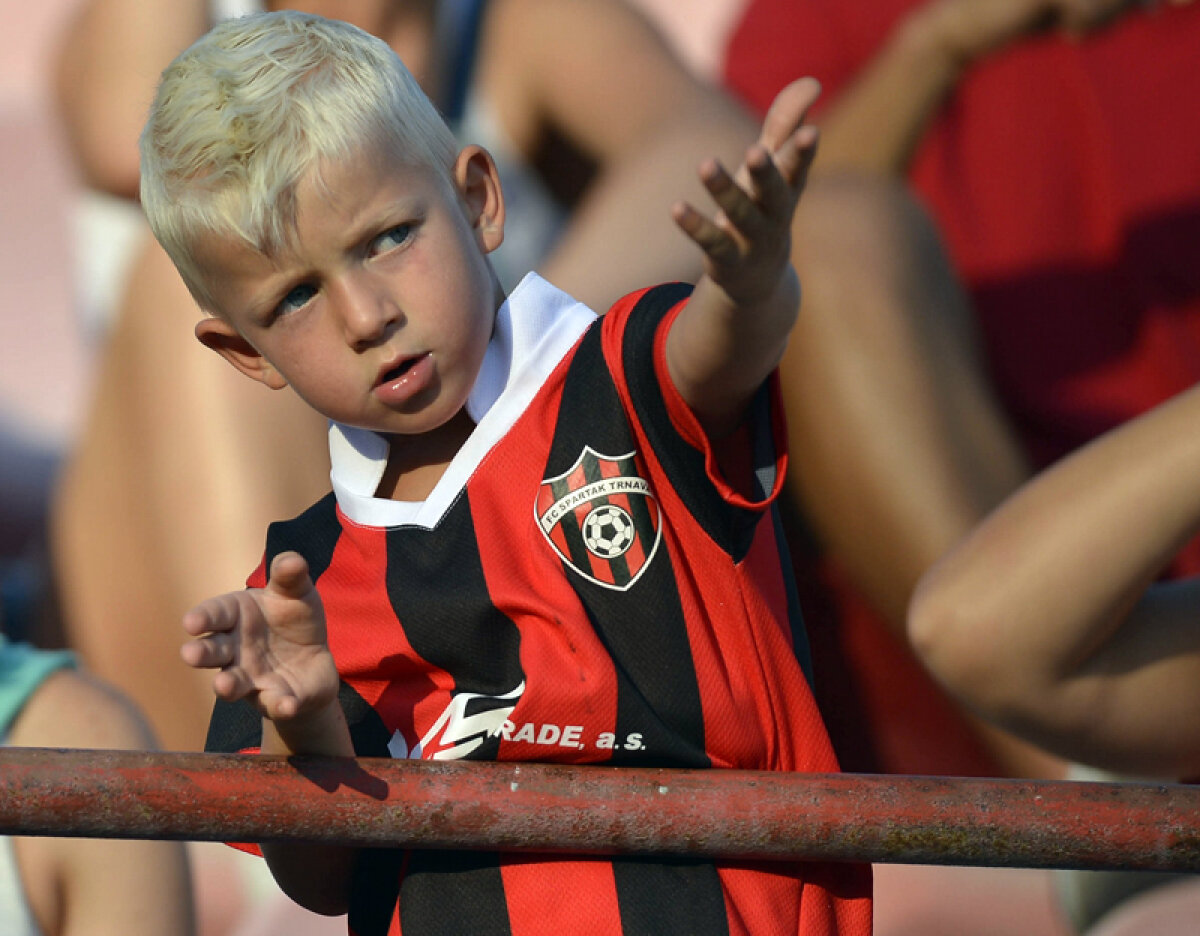 Haos de provincie » Stadionul lui Spartak a fost plin şi animat de o atmosferă de derby al unor echipe mici