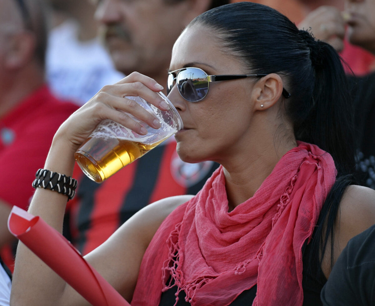 Haos de provincie » Stadionul lui Spartak a fost plin şi animat de o atmosferă de derby al unor echipe mici