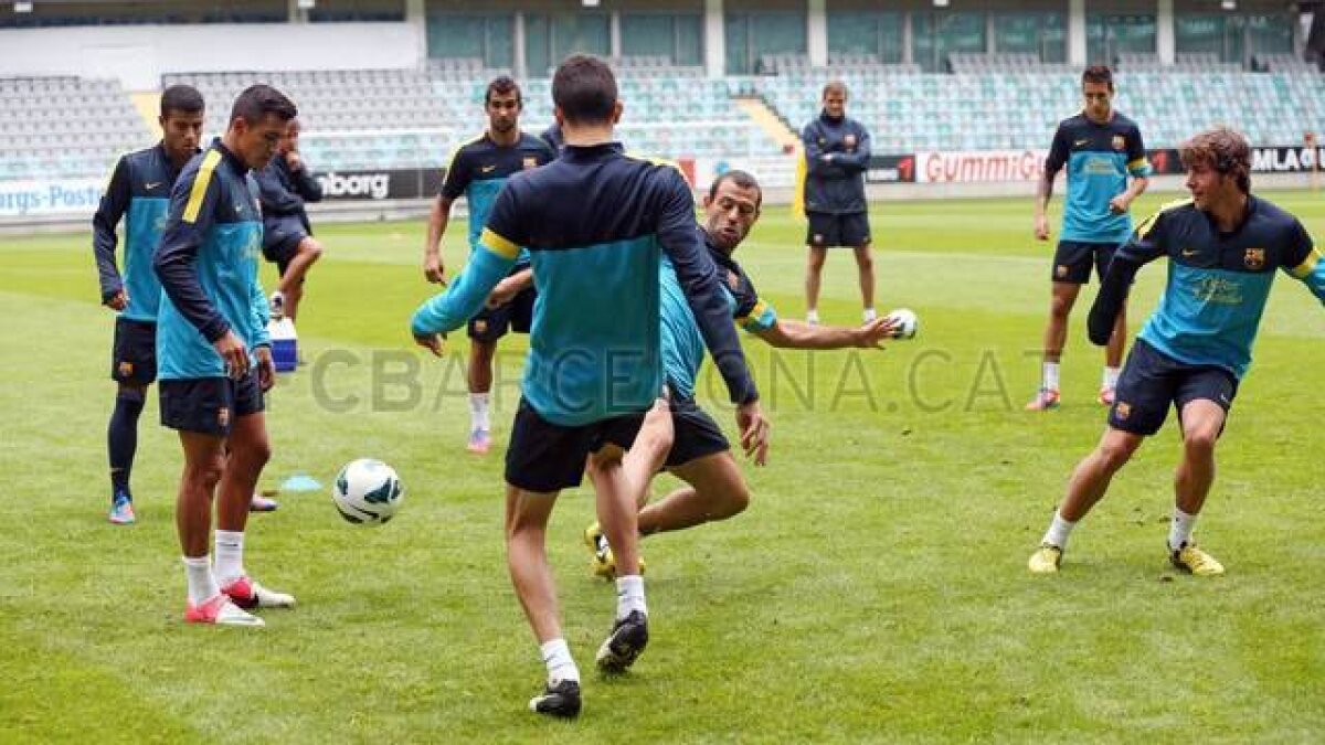 GALERIE FOTO / Carles Puyol a lipsit de la ultimul antrenament al Barcelonei din această dimineaţă!