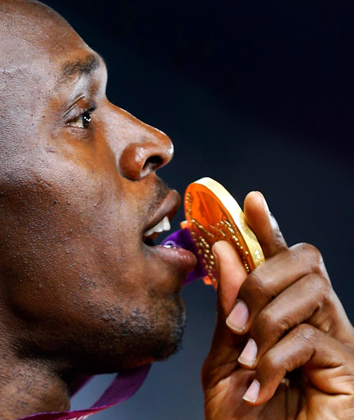 Picioarele care fac istoria » E oficial! Sîntem contemporani cu cel mai mare sprinter al tuturor timpurilor!