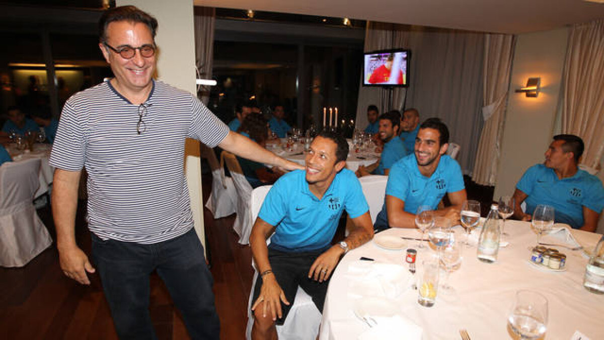 FOTO Surpriză mare pentru jucătorii Barcelonei » Au dat nas în nas în hotel cu un celebru actor american