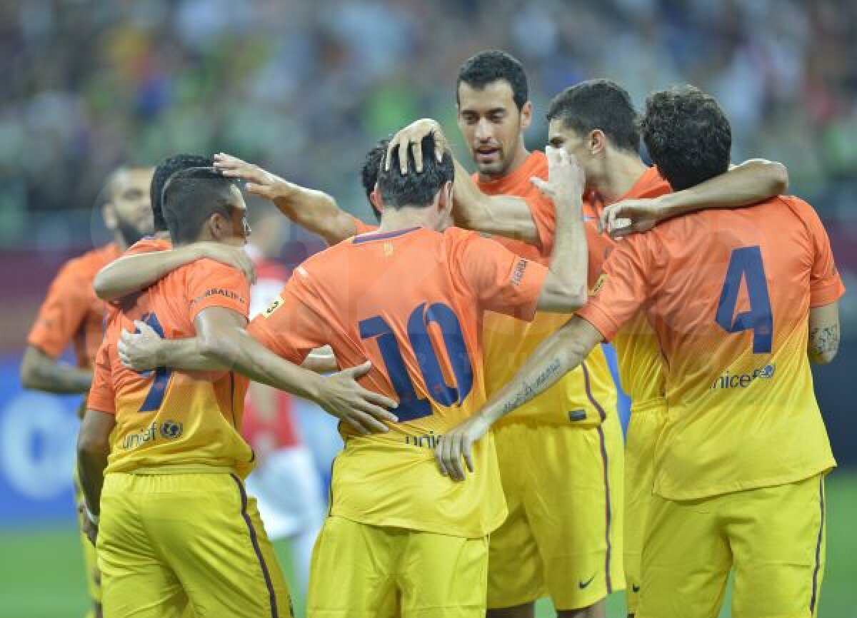 FOTO "Extratereştrii" s-au distrat pe Naţional Arena » Copiii şi-au pupat mîinile după ce au bătut palma cu Messi