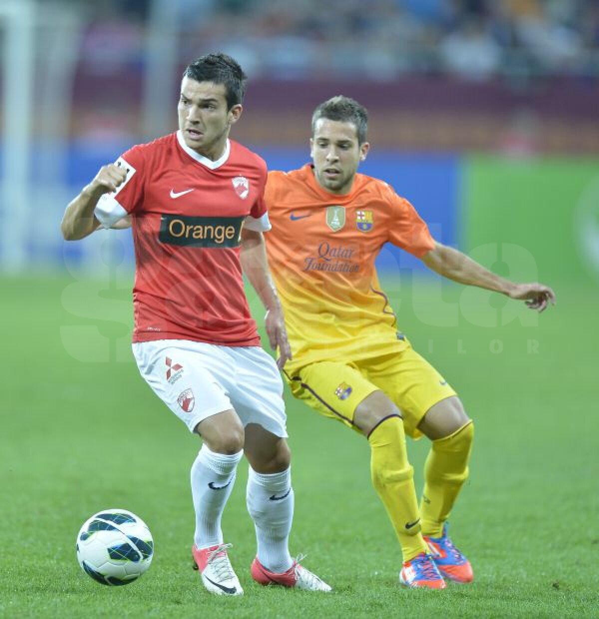 FOTO "Extratereştrii" s-au distrat pe Naţional Arena » Copiii şi-au pupat mîinile după ce au bătut palma cu Messi