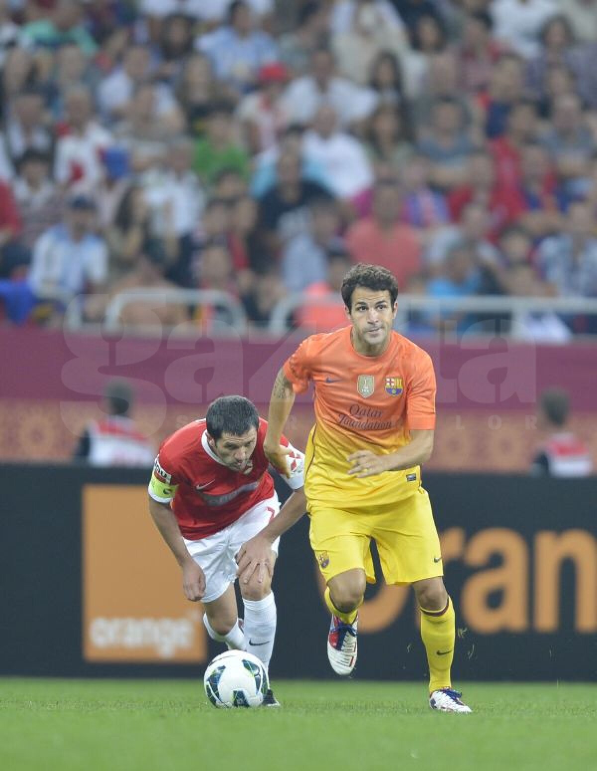 FOTO "Extratereştrii" s-au distrat pe Naţional Arena » Copiii şi-au pupat mîinile după ce au bătut palma cu Messi