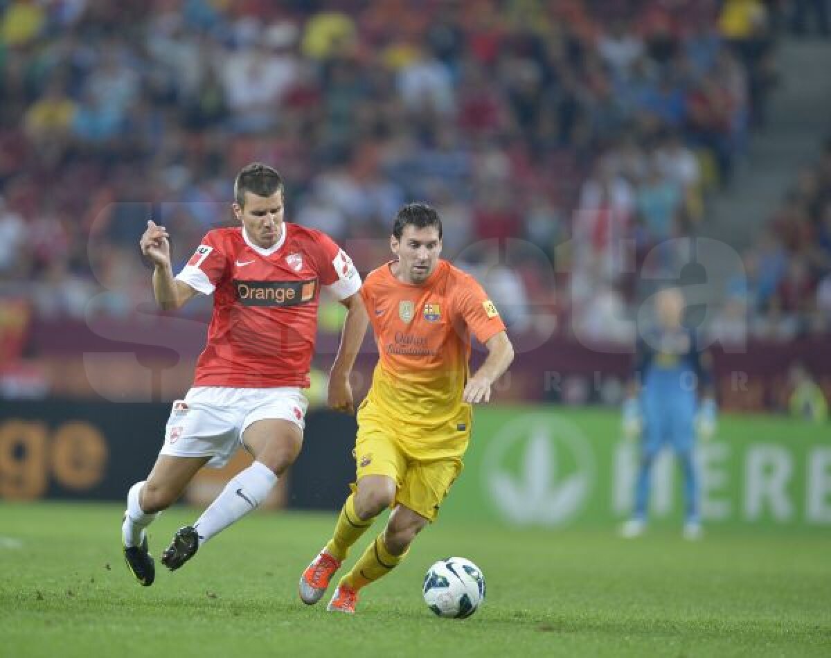 FOTO "Extratereştrii" s-au distrat pe Naţional Arena » Copiii şi-au pupat mîinile după ce au bătut palma cu Messi