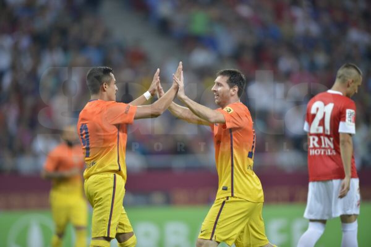 FOTO "Extratereştrii" s-au distrat pe Naţional Arena » Copiii şi-au pupat mîinile după ce au bătut palma cu Messi