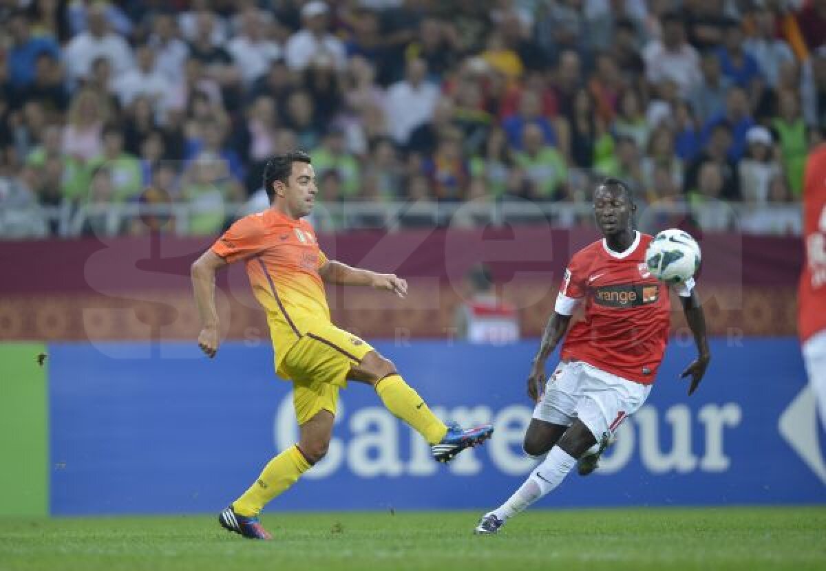 FOTO "Extratereştrii" s-au distrat pe Naţional Arena » Copiii şi-au pupat mîinile după ce au bătut palma cu Messi