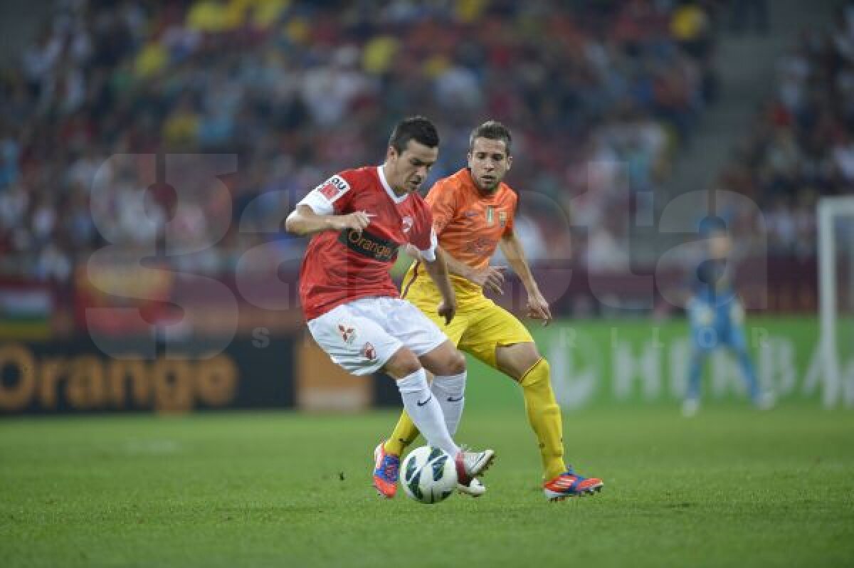 FOTO "Extratereştrii" s-au distrat pe Naţional Arena » Copiii şi-au pupat mîinile după ce au bătut palma cu Messi