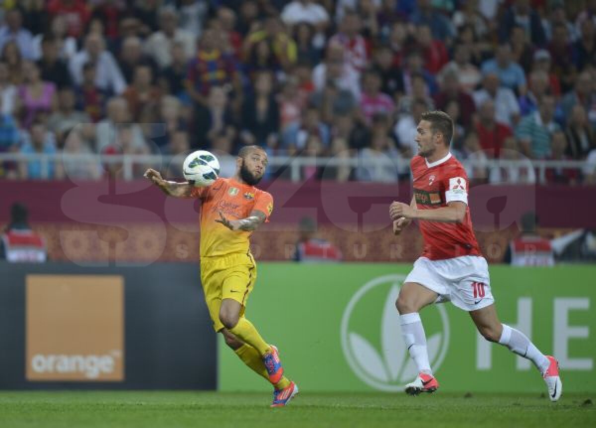 FOTO "Extratereştrii" s-au distrat pe Naţional Arena » Copiii şi-au pupat mîinile după ce au bătut palma cu Messi