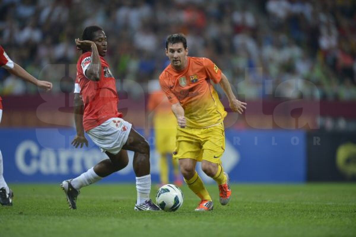 FOTO "Extratereştrii" s-au distrat pe Naţional Arena » Copiii şi-au pupat mîinile după ce au bătut palma cu Messi