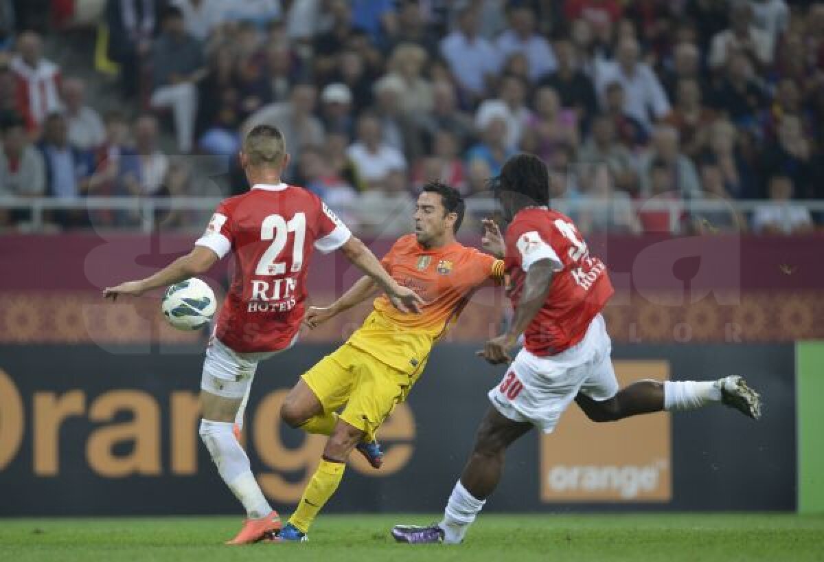 FOTO "Extratereştrii" s-au distrat pe Naţional Arena » Copiii şi-au pupat mîinile după ce au bătut palma cu Messi