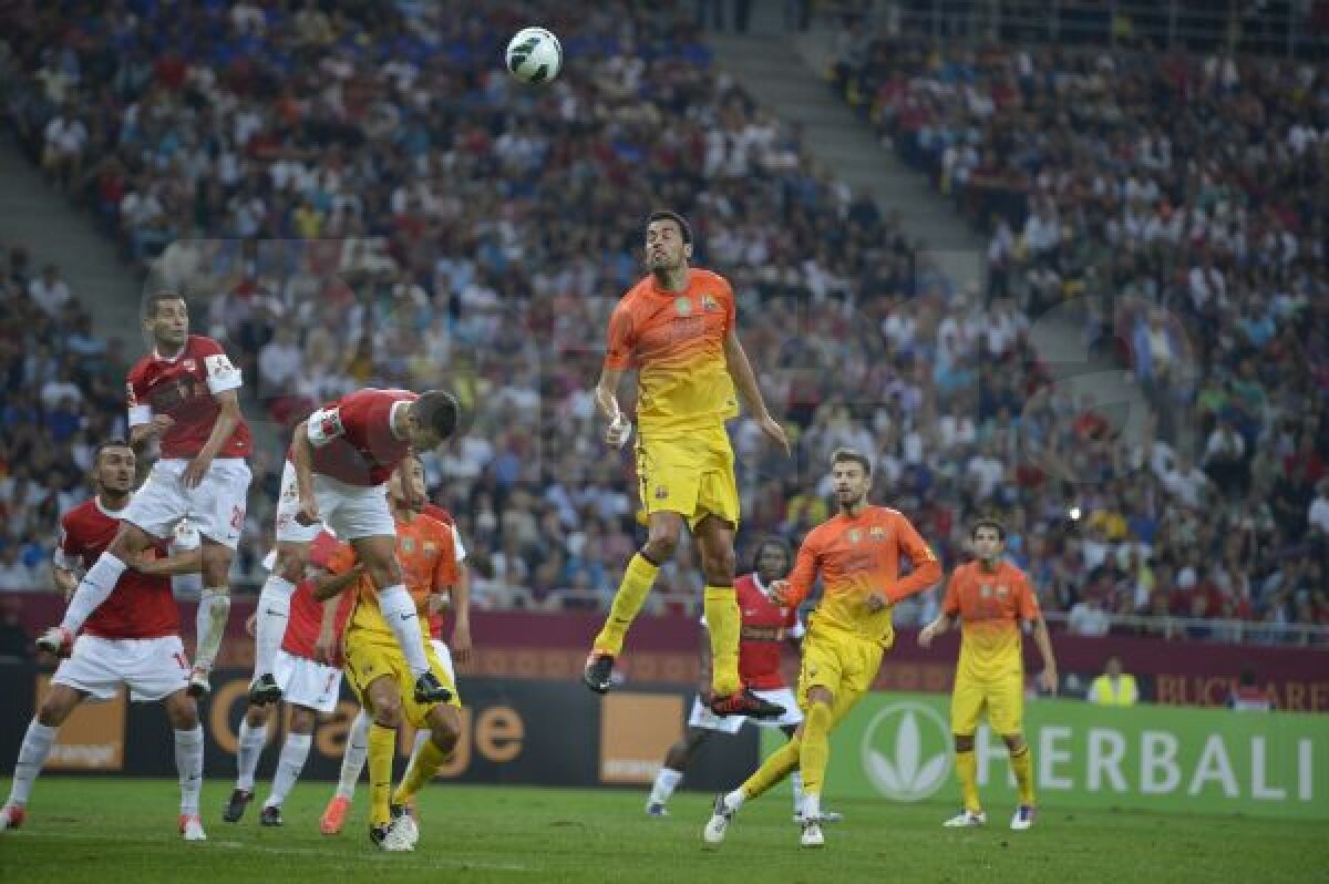 FOTO "Extratereştrii" s-au distrat pe Naţional Arena » Copiii şi-au pupat mîinile după ce au bătut palma cu Messi