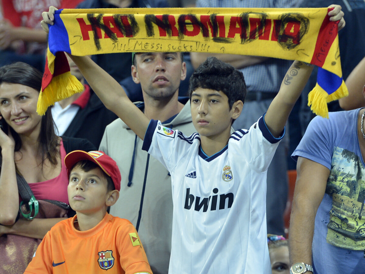 FOTO Spectacol dintr-o altă lume » Nu s-a umplut stadionul, dar a fost o atmosferă de vis la Dinamo-Barcelona!