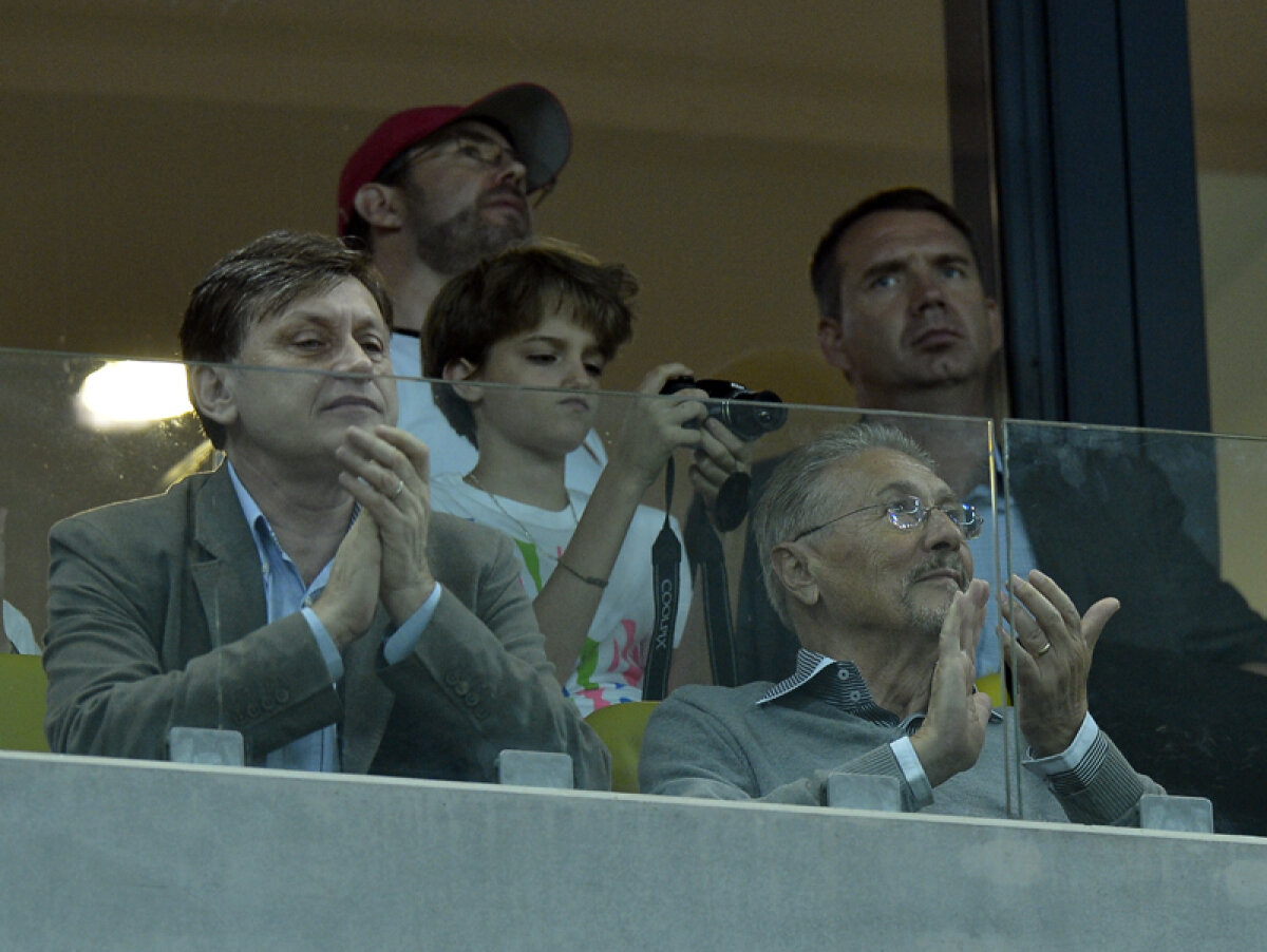 FOTO Spectacol dintr-o altă lume » Nu s-a umplut stadionul, dar a fost o atmosferă de vis la Dinamo-Barcelona!