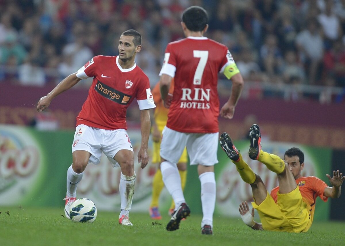 FOTO Hainele cele noi ale dinamoviştilor sînt aproape identice cu cele vechi » Ghiciţi diferenţa ;)