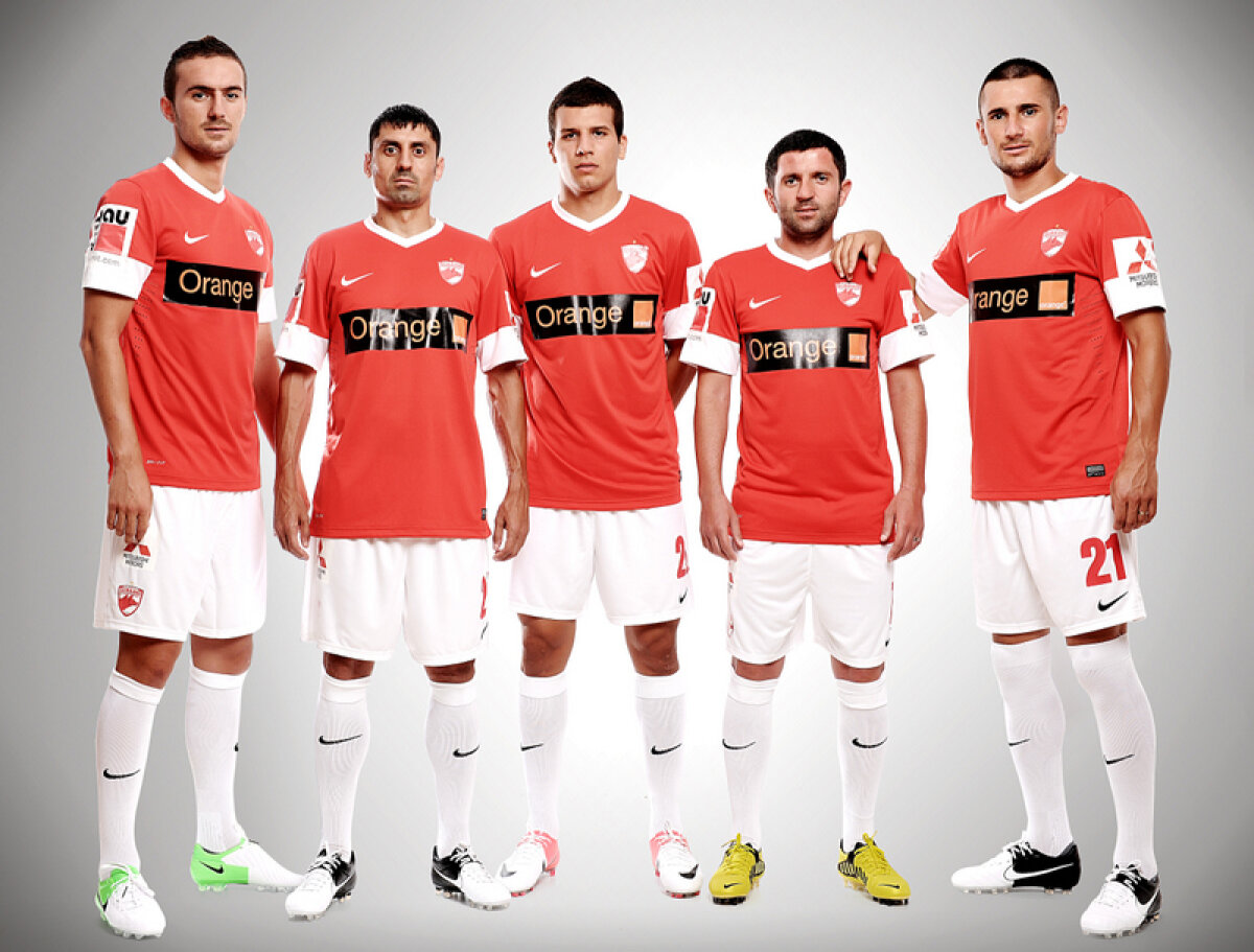 FOTO Hainele cele noi ale dinamoviştilor sînt aproape identice cu cele vechi » Ghiciţi diferenţa ;)