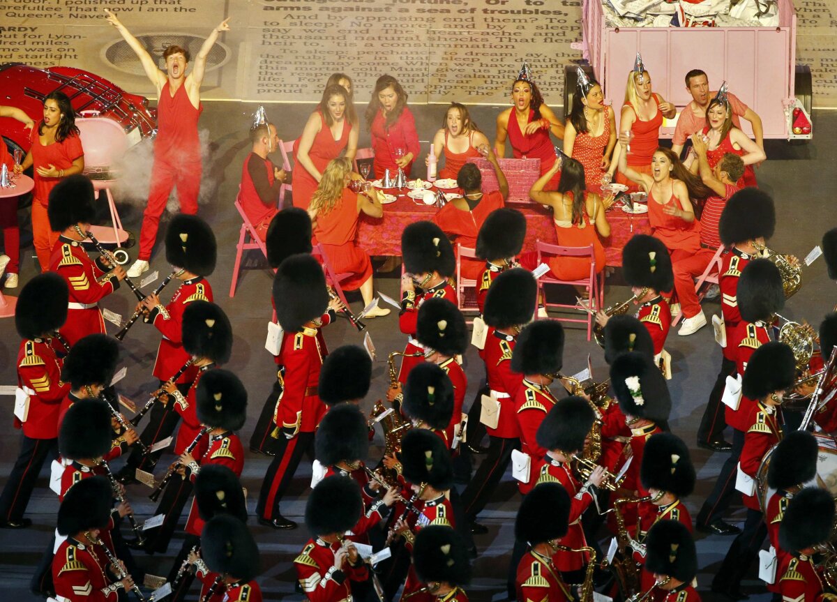 FOTO Olimpiada, la final! » Spectacol pe cinste la festivitatea de închidere