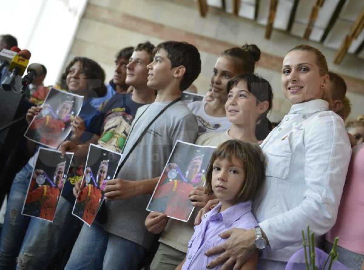 FOTO Lotul olimpic a revenit în ţară » Imagini de la sosirea sportivilor