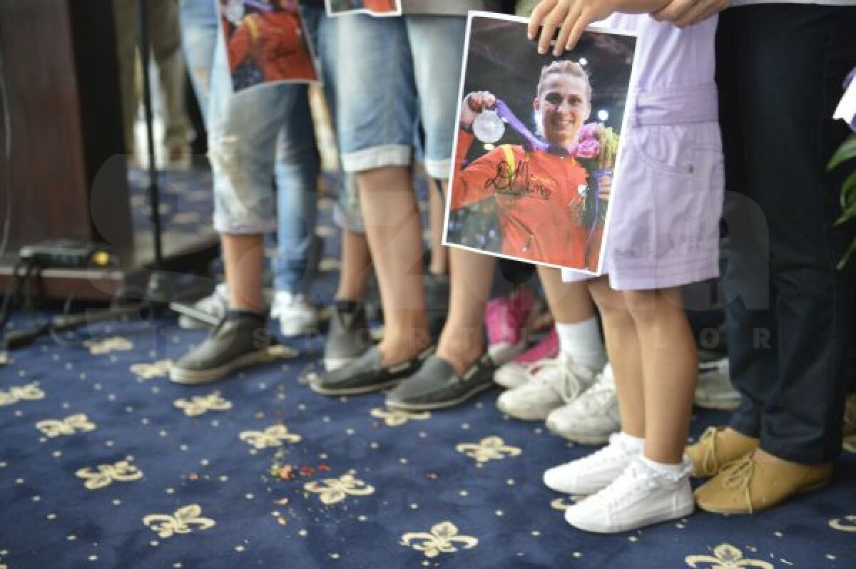 FOTO Lotul olimpic a revenit în ţară » Imagini de la sosirea sportivilor