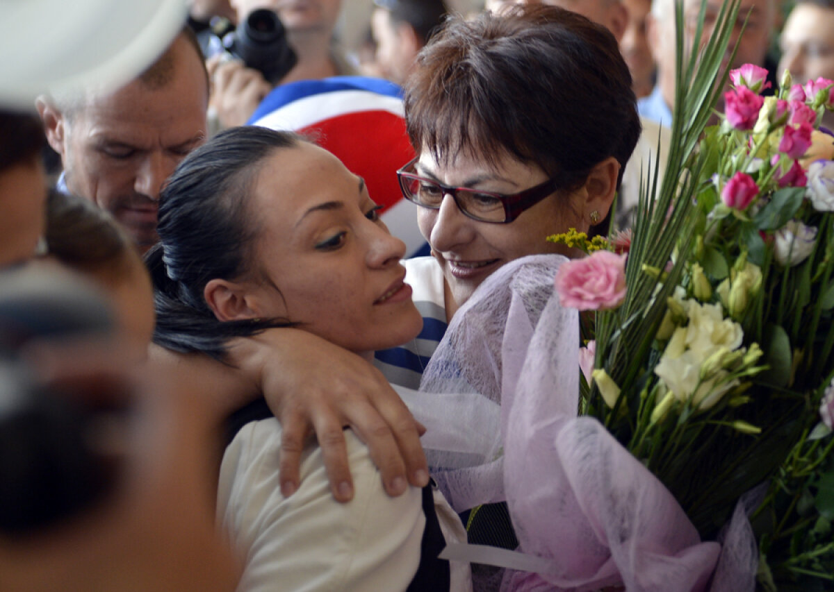FOTO În sfîrşit, acasă! » Sportivii care ne-au reprezentat la Olimpiadă au sosit ieri în ţară pe aeroportul Otopeni