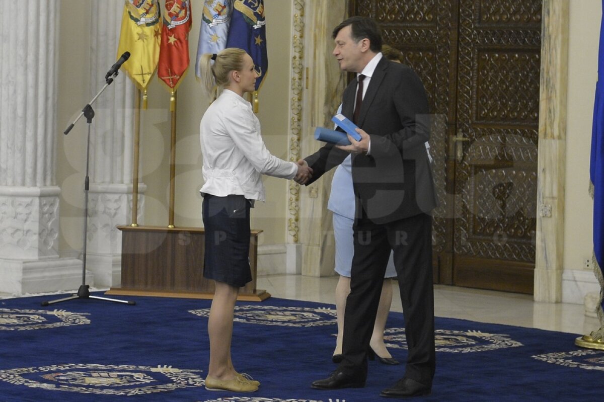 FOTO Olimpicii au fost decoraţi de Preşedintele României: "Vă mulţumesc în numele tuturor românilor!"